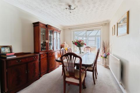 4 bedroom detached house for sale, Beechwood Drive, Great Sutton, Ellesmere Port