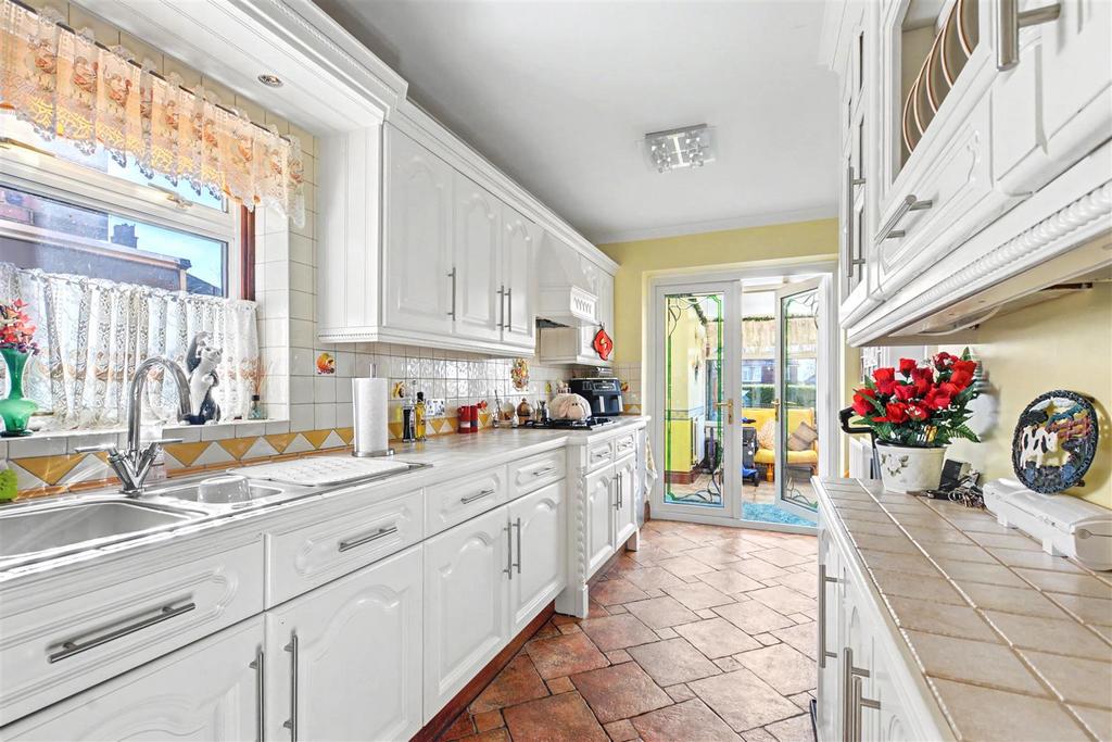Kitchen 3.jpeg