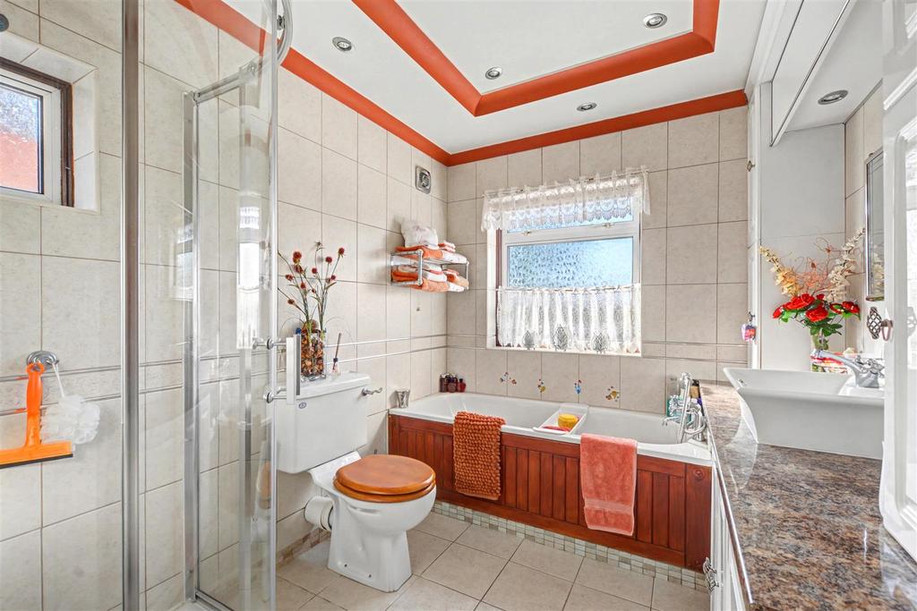Bathroom 2.jpeg