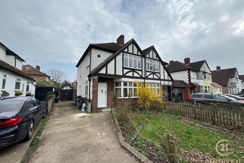 4 bedroom semi-detached house to rent, Hanworth Road, HOUNSLOW TW4