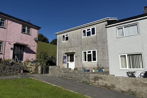 undefined, Bro Einon, Llanybydder