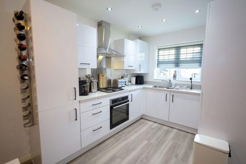 2 bedroom townhouse for sale, Forest Court, Huddersfield HD2