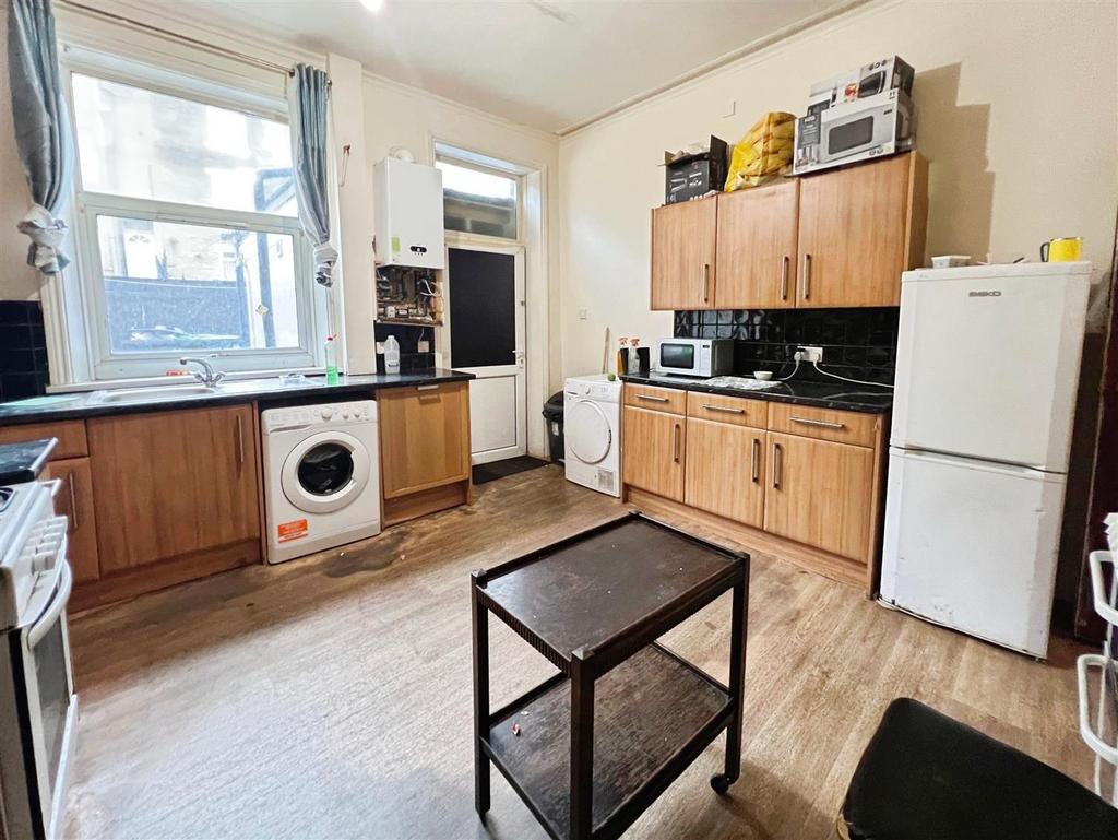 Communal Dining Kitchen