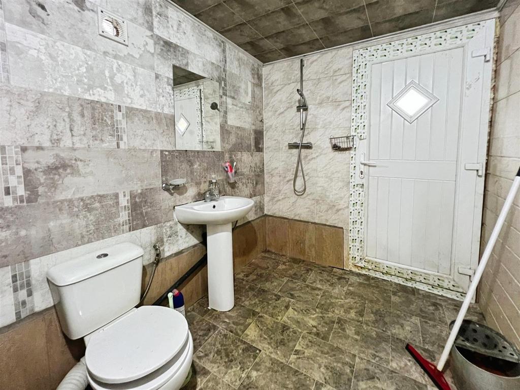 Ground Floor Wet Room