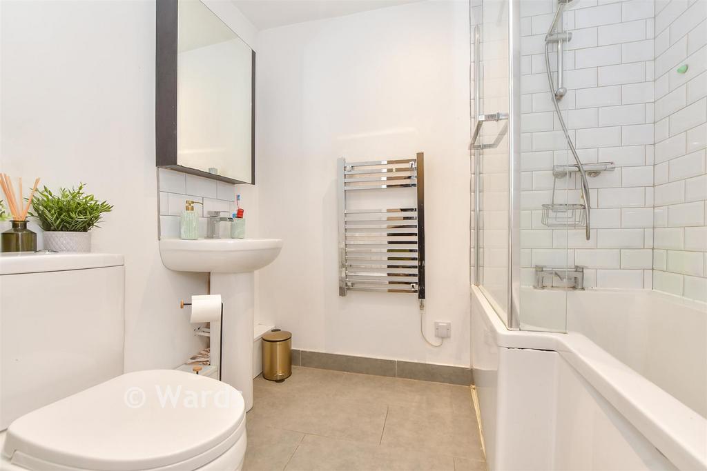 En-Suite Bathroom