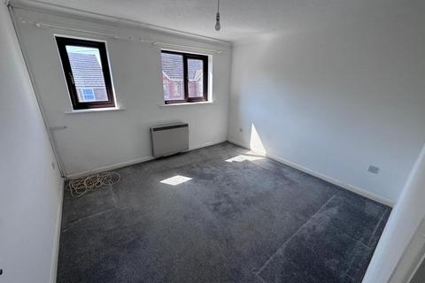 2 bedroom terraced house to rent, Lodge Close, Poole