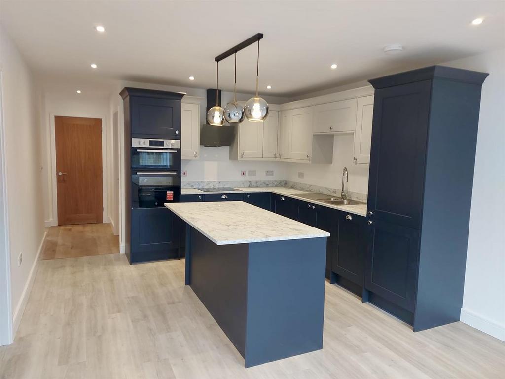 Kitchen1.jpg
