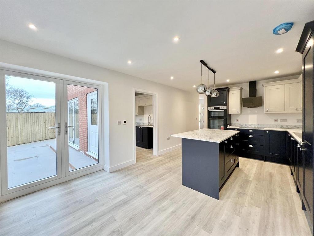 Kitchen2.jpg