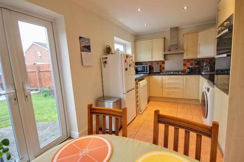 3 bedroom terraced house for sale, Grove Park, Beverley