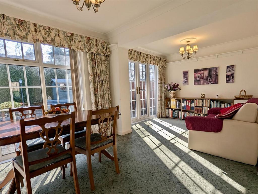 Dining/sitting room