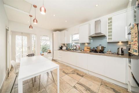 4 bedroom house to rent, Eastcombe Avenue, London SE7