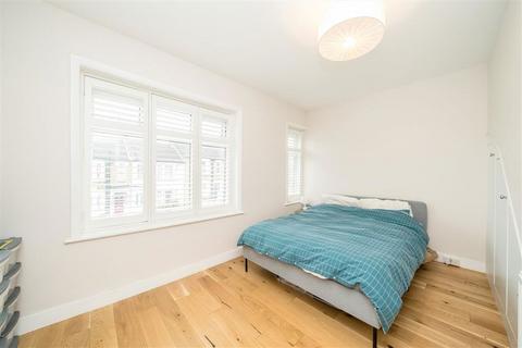 4 bedroom house to rent, Eastcombe Avenue, London SE7