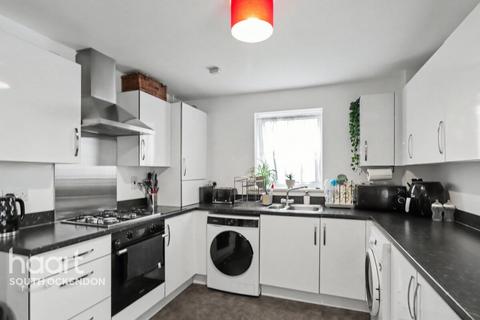 2 bedroom apartment for sale, Meadow Drive, Aveley