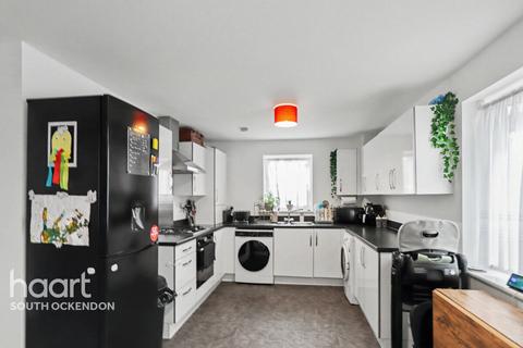 2 bedroom apartment for sale, Meadow Drive, Aveley