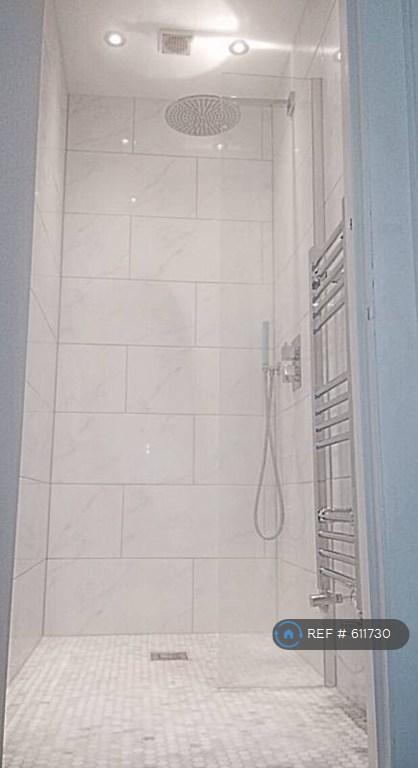 Separate Shower Room