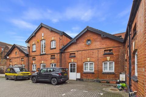 1 bedroom apartment to rent, Chelsea Court, Gloucester GL1