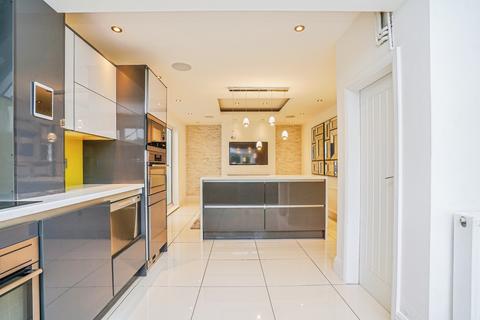 undefined, Ring Road, Leeds, LS12