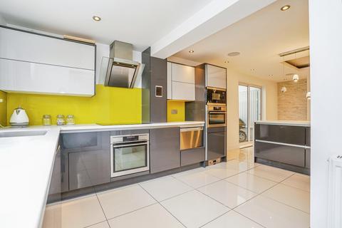 undefined, Ring Road, Leeds, LS12