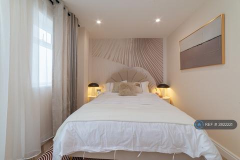2 bedroom flat to rent, St Georges Road, Richmond, TW9