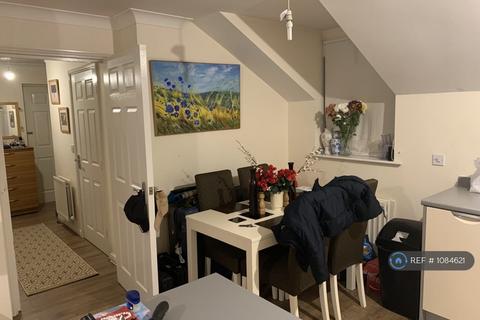 1 bedroom flat to rent, De Havilland Square, Ilford, IG1