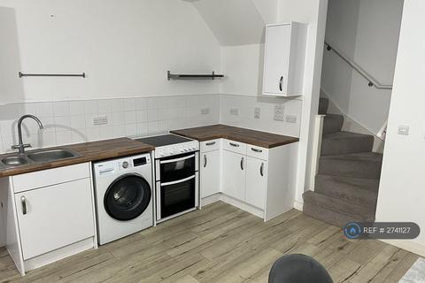 1 bedroom semi-detached house to rent, Truscott House, Barking, IG11