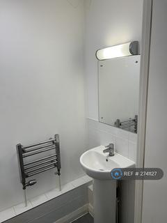 1 bedroom semi-detached house to rent, Truscott House, Barking, IG11