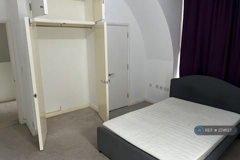 1 bedroom semi-detached house to rent, Truscott House, Barking, IG11