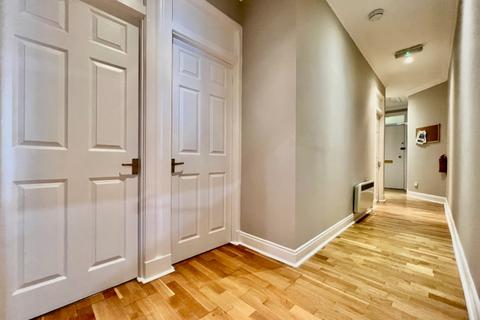 3 bedroom flat to rent, Blair Street, Old Town, Edinburgh, EH1