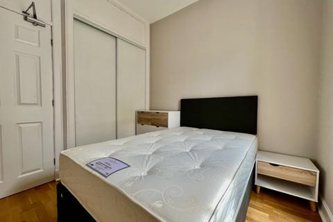 3 bedroom flat to rent, Blair Street, Old Town, Edinburgh, EH1