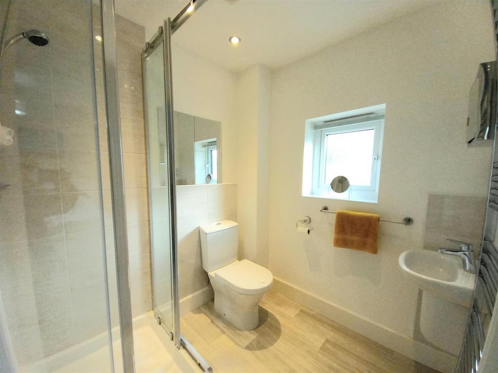 18 waterloo Ensuite.jpg