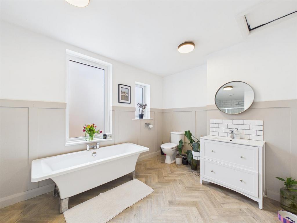 Bath 1.jpg