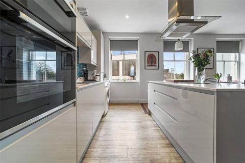 2 bedroom apartment for sale, High Street, Saffron Walden, Essex, CB10