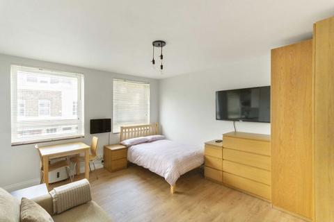 Studio to rent, Wilton Road, London SW1V