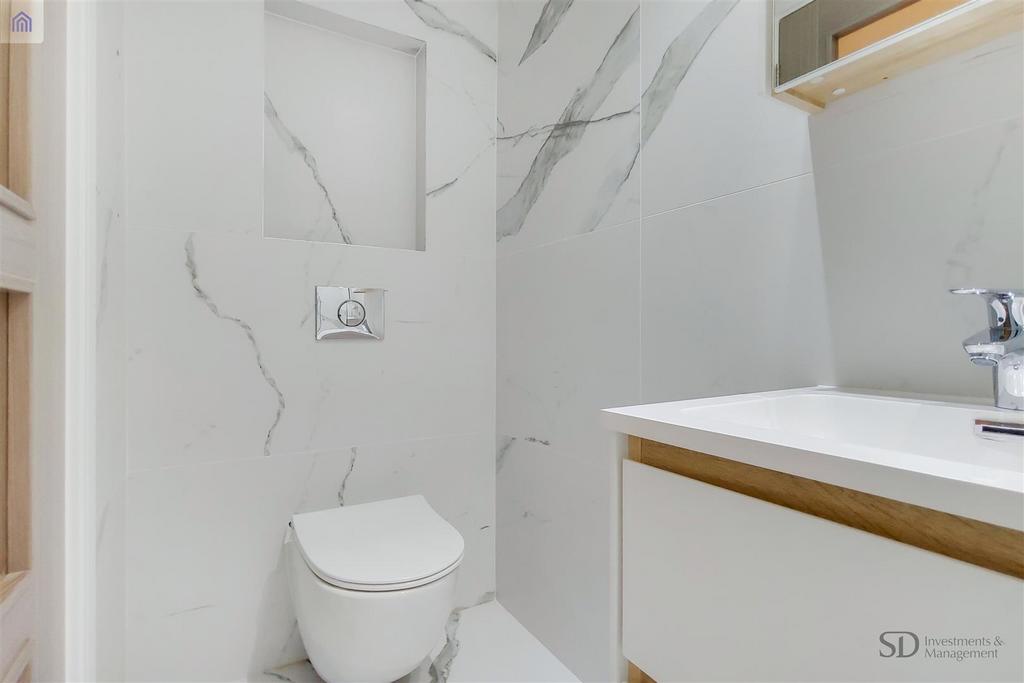 5 Ensuite-0.jpg