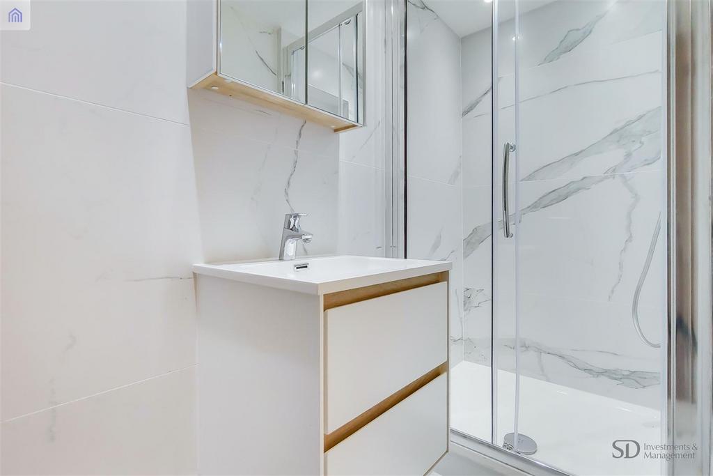 5 Ensuite-1.jpg
