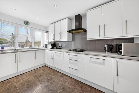 3 bedroom terraced house for sale, Byron Avenue, Borehamwood WD6