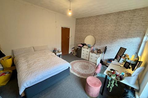 5 bedroom house to rent, Cawdor Road, Manchester, M14