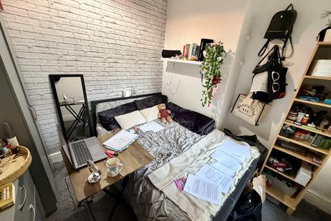 5 bedroom house to rent, Cawdor Road, Manchester, M14