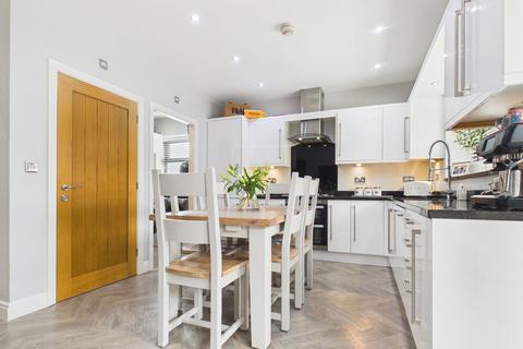 4 bedroom end of terrace house for sale, Knutsford Road, Grappenhall, WA4