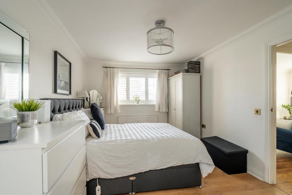 Bedroom 1 (2).jpg