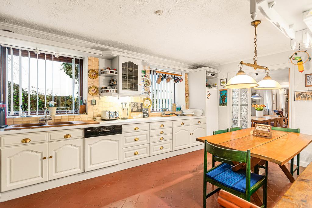 Kitchen / Dining