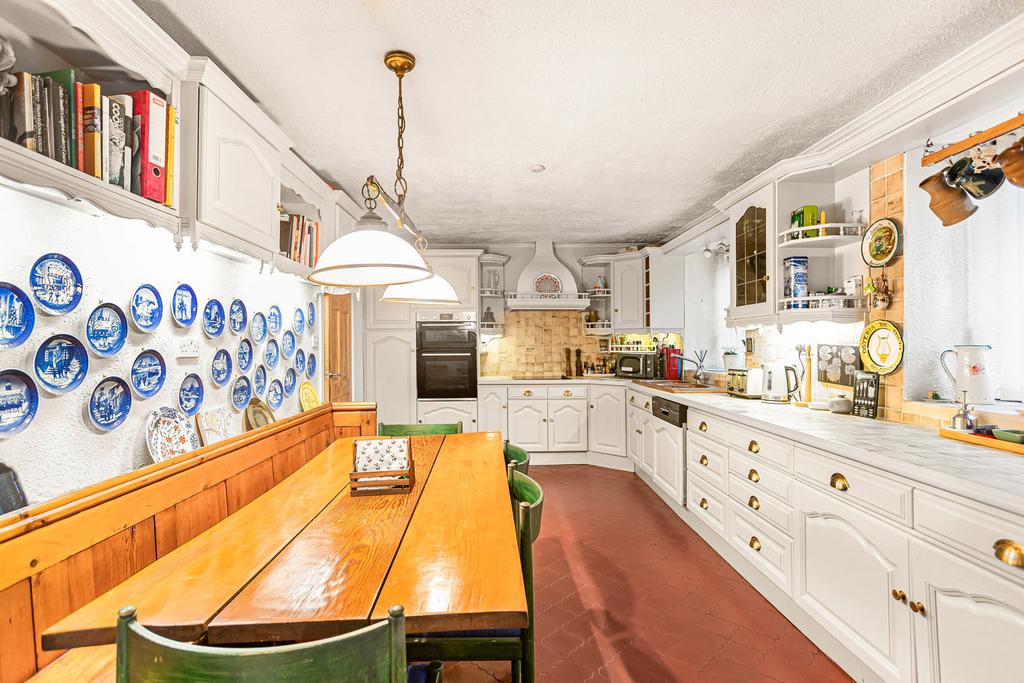 Kitchen / Dining