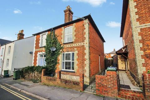 2 bedroom house to rent, Queens Road, Guildford