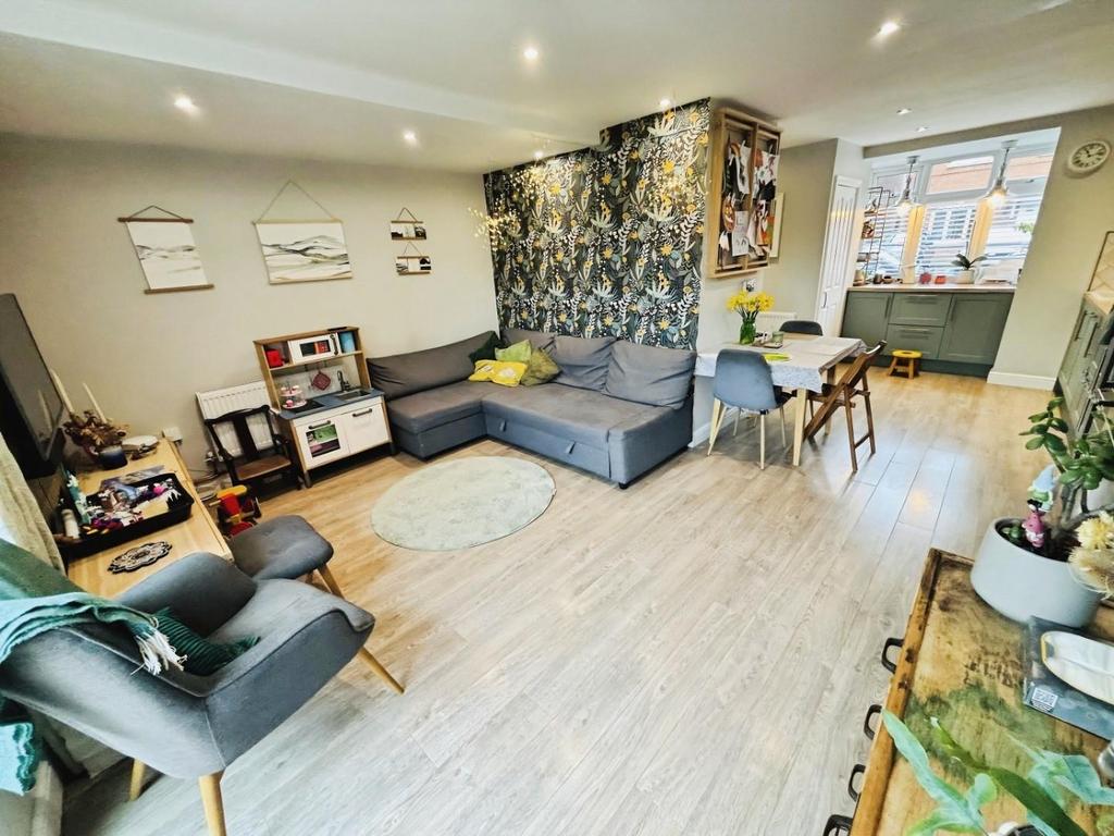 Living Room LC2.jpg