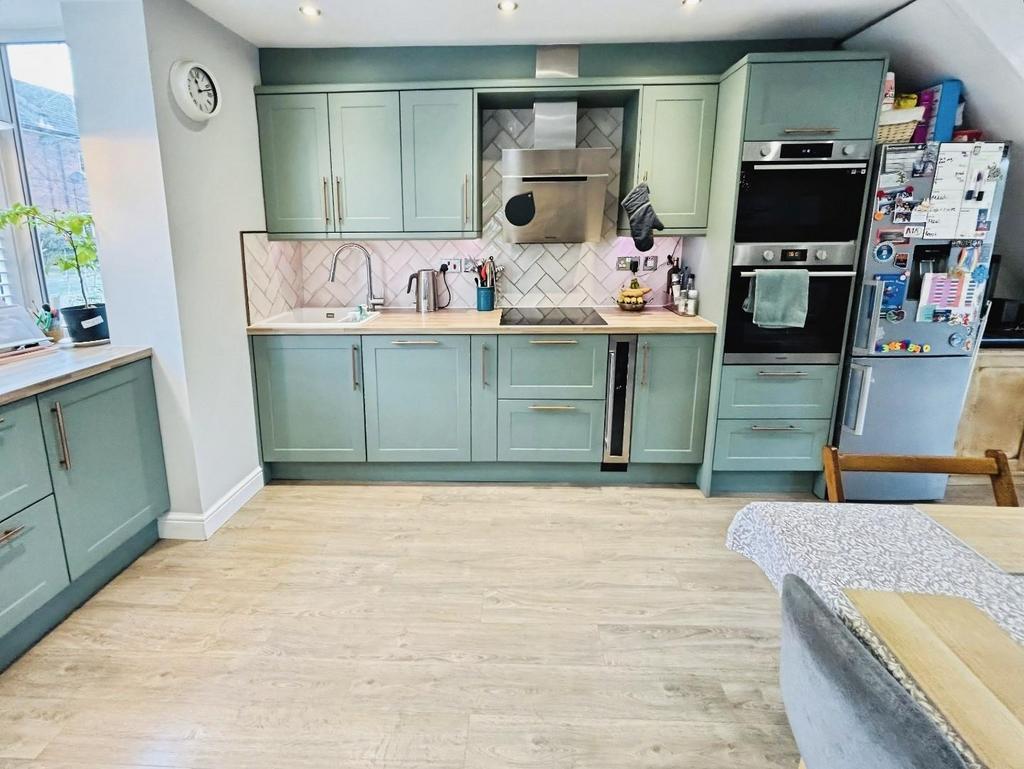 Kitchen LC.jpg