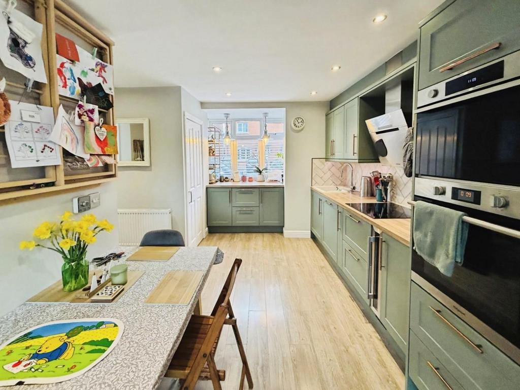Kitchen3 LC.jpg