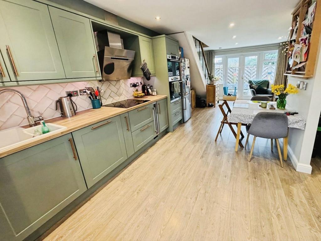 Kitchen2 LC.jpg