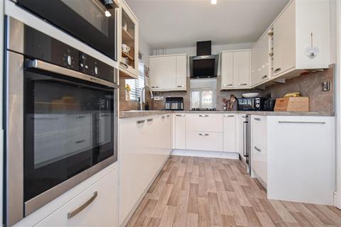 3 bedroom detached house for sale, Danes Mead, Cullompton