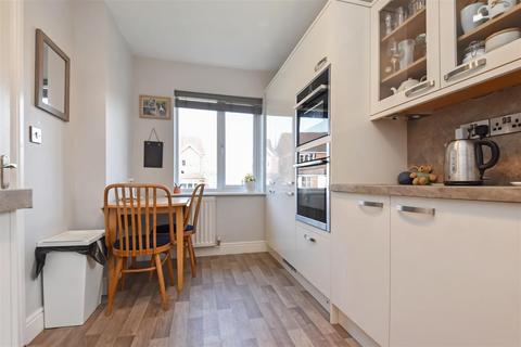 3 bedroom detached house for sale, Danes Mead, Cullompton