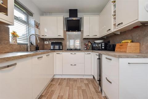 3 bedroom detached house for sale, Danes Mead, Cullompton